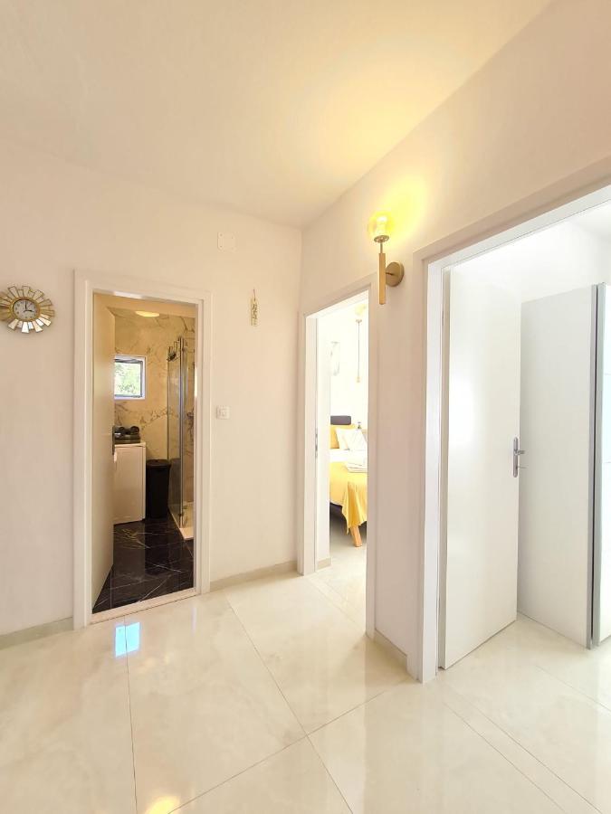 Вилла Olive Tree - House With Pool Винишче Экстерьер фото