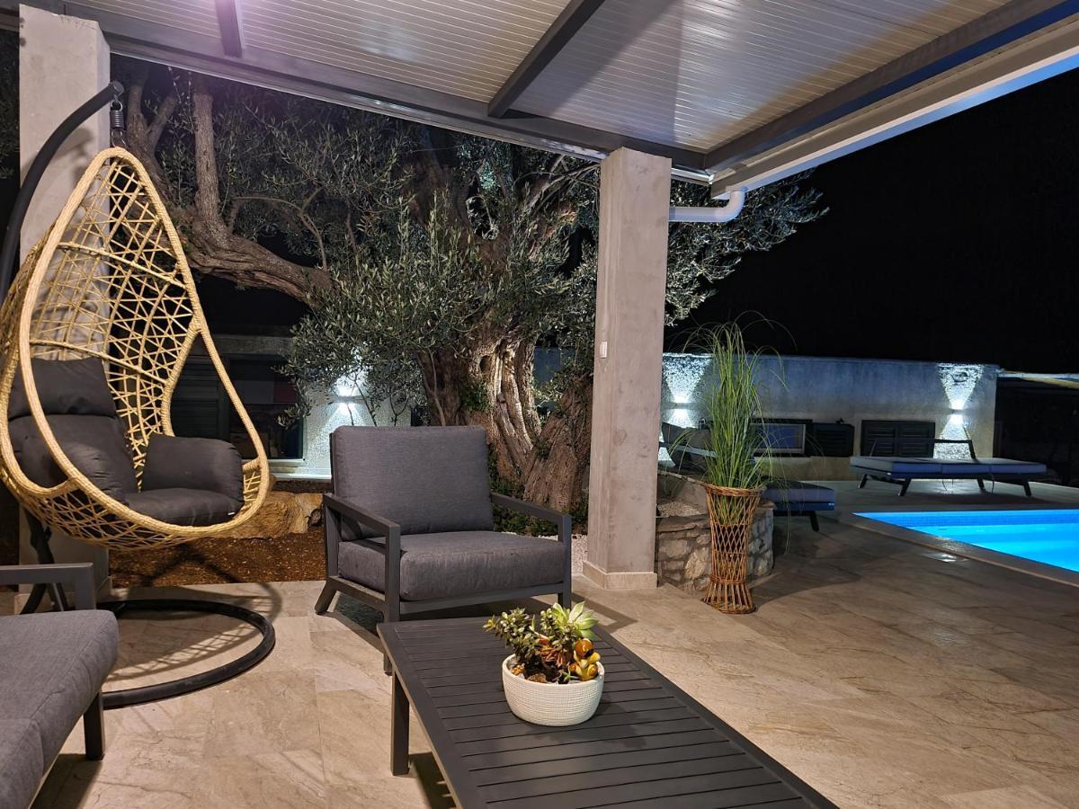 Вилла Olive Tree - House With Pool Винишче Экстерьер фото