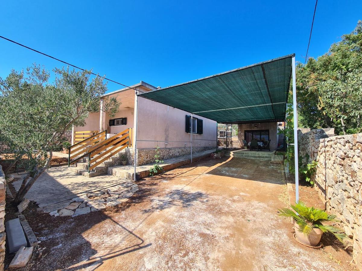 Вилла Olive Tree - House With Pool Винишче Экстерьер фото